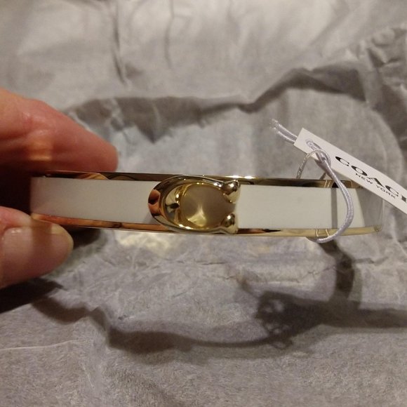 Push signature best sale hinged bangle